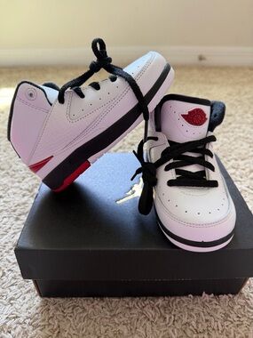 NWT Jordan 2 Retro Kids White, Black & Red Low-TopSneakers
